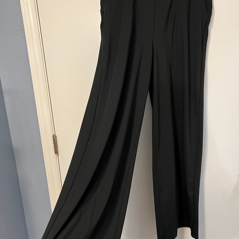Elegant Black Wide Leg Pants with Sleek Design